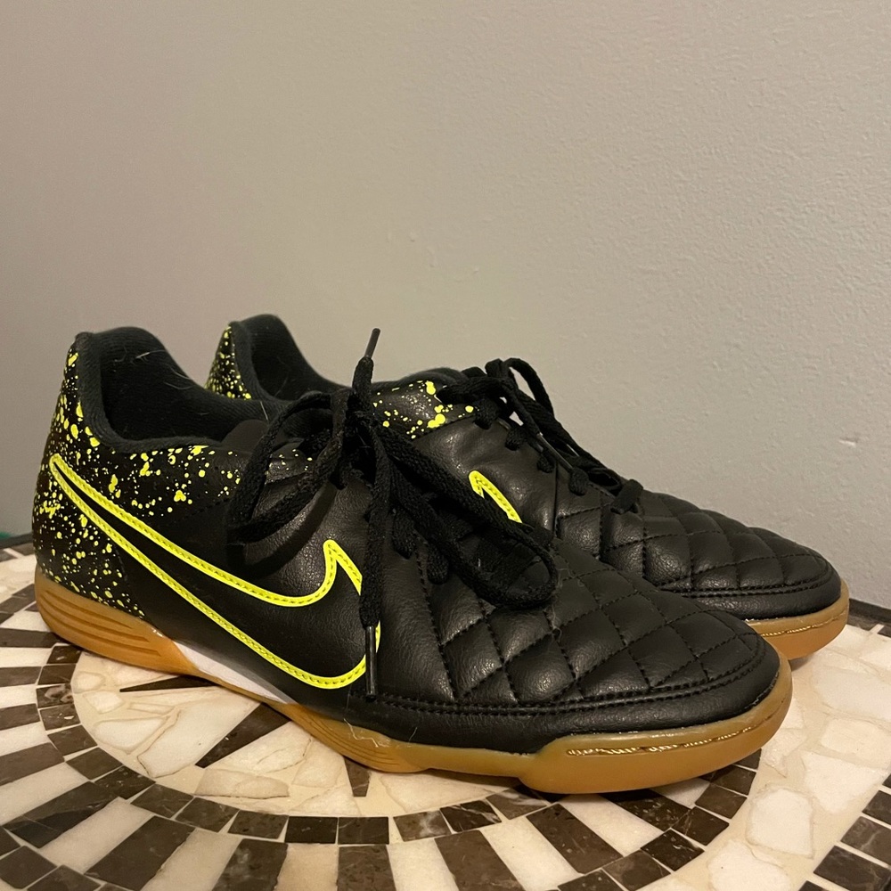 Nike Tiempo soccer shoes, black leather with highlighter yellow splash, Size 7